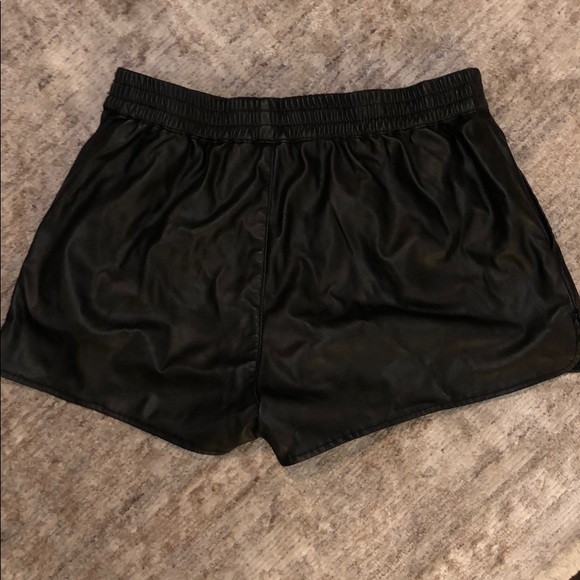 H&M faux leather shorts - Picture 2 of 3